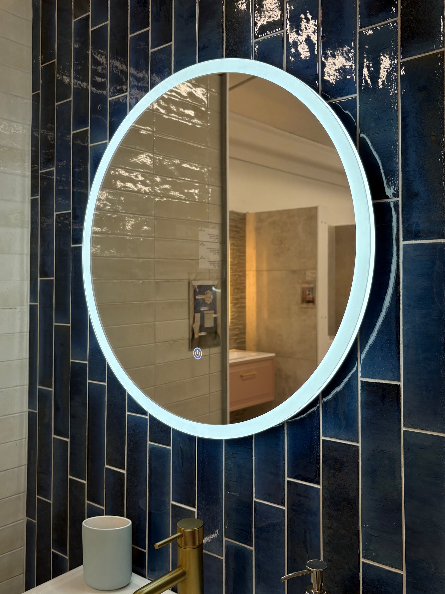 Mia LED 600 Round Mirror